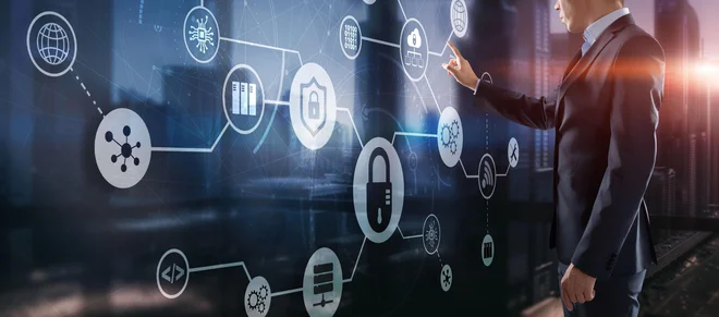 Digitalna preobrazba je skupek prenove informacijskih rešitev, poslovnih procesov, marketinške in prodajne strategije ter upravljanja sprememb. FOTO: Shutterstock
