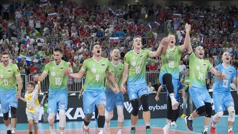 Fotografija: Slovenci se veselijo, Slovenija gre v odbojki naprej! FOTO: Jure Eržen