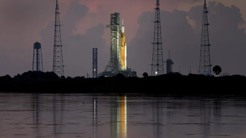 Fotografija: Raketa SLS je trenutno najmočnejša raketa na svetu. FOTO: Joe Raedle/AFP