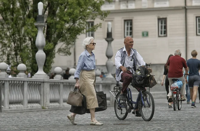 Upokojenci so vsako leto nezadovoljni z ureditvijo letnega dodatka. FOTO: Blaž Samec/Delo