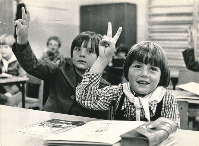 Vsaj od leta 1974 priporočajo rutke za najmlajše šolarje, čeprav so jih nosili že prej. FOTO: Janez Zrnec
