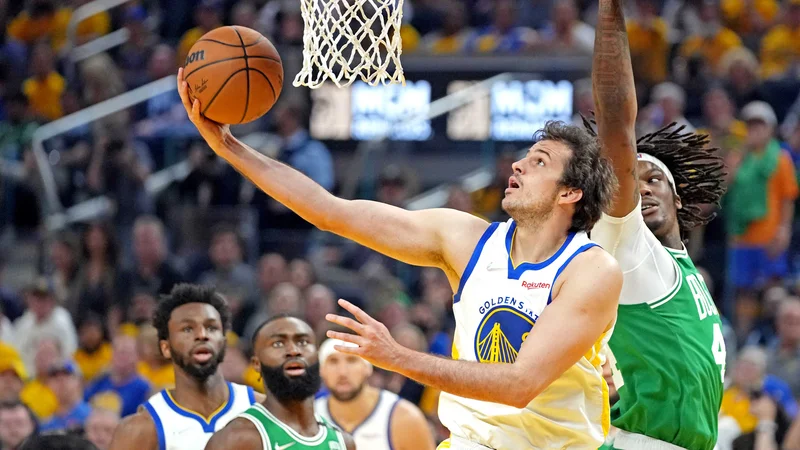 Nemanja Bjelica (8) je v prejšnji sezoni osvojil šampionski prstan v ligi NBA v dresu Golden Stata. FOTO: Kyle Terada/USA Today Sports