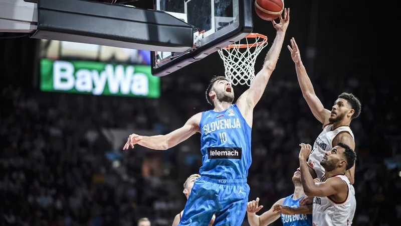 Fotografija: Mike Tobey je bil ob nedavnem porazu z Nemčijo v Münchnu drugi strelec (12) in skakalec (5) ekipe. Foto Fiba
