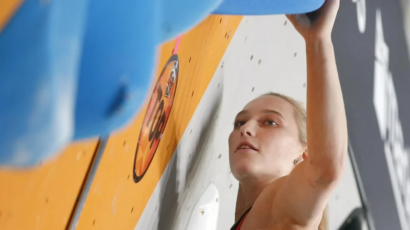 Fotografija: Janja Garnbret se z rojaki in rojakinjami že zelo veseli domače preizkušnje. FOTO: Matej Družnik/Delo