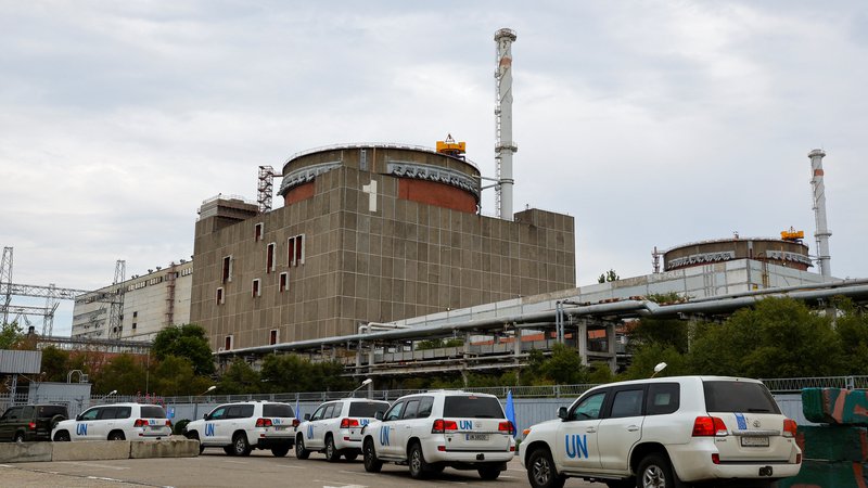 Fotografija: V misiji, ki jo vodi generalni direktor Mednarodne agencije za jedrsko energijo (IAEA) Rafael Grossi, je 15 uslužbencev sekretariata agencije, spremlja pa jih več sodelavcev ZN. FOTO: Aleksander Jermočenko/Reuters
