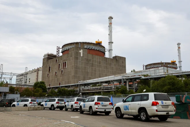 V misiji, ki jo vodi generalni direktor Mednarodne agencije za jedrsko energijo (IAEA) Rafael Grossi, je 15 uslužbencev sekretariata agencije, spremlja pa jih več sodelavcev ZN. FOTO: Aleksander Jermočenko/Reuters
