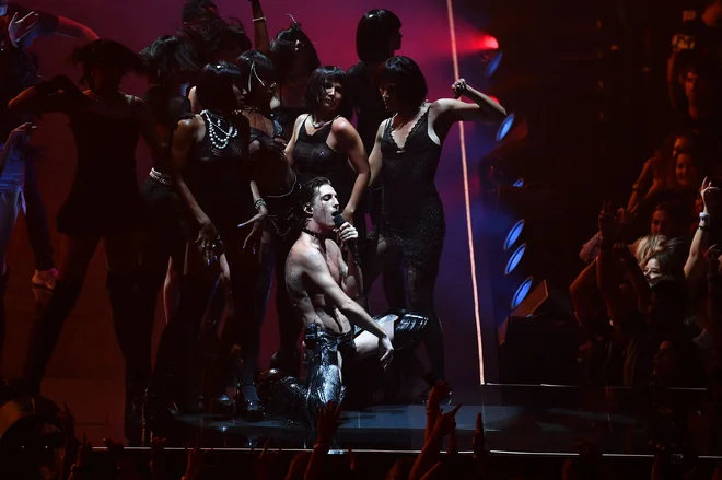 Na podelitvi nagrad MTV Video Music Awards konec tedna v New Jerseyju so prejeli nagrado za najboljši alternativni videospot
I Wanna Be Your Slave, nastopili pa so še s svežo uspešnico Supermodel. Na fotografiji je pevec Damiano David. FOTO: Angela Weiss/ AFP
