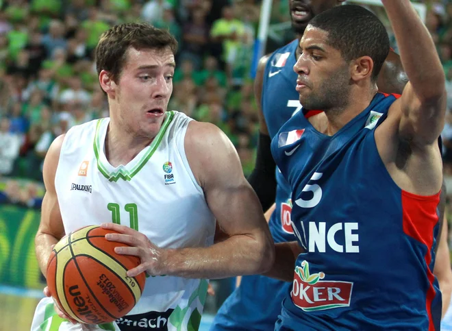 Goran Dragić in Nicolas Batum med četrtfinalno tekmo eurobasketa 2013 pri nas. FOTO: Roman Šipić
