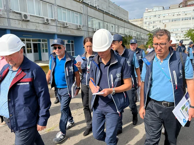Člani strokovne misije Mednarodne agencije za jedrsko energijo. FOTO: Iaea/Reuters
