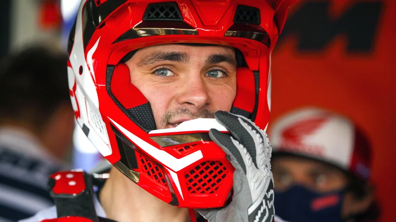 Fotografija: Tim Gajser dobro razpoložen pričakuje dirko v Turčiji. FOTO: Matej Družnik/Delo