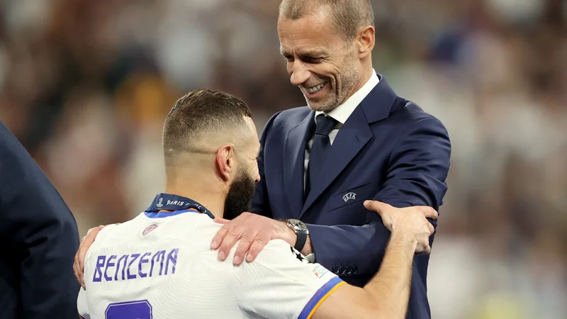 Fotografija: Karim Benzema je bil eden glavnih akterjev madridskega Reala na poti proti naslovu prvaka, to je ocenil tudi predsednik Uefe Aleksander Čeferin. FOTO: Molly Darlington/Reuters
