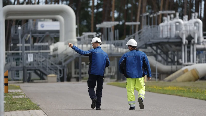 Fotografija: Cenovna kapica za plin, ki ga Rusija izvaža v EU po plinovodih, bi delovala, ker Rusija nima dovolj infrastrukture za prodajo drugam. FOTO: Odd Andersen/AFP