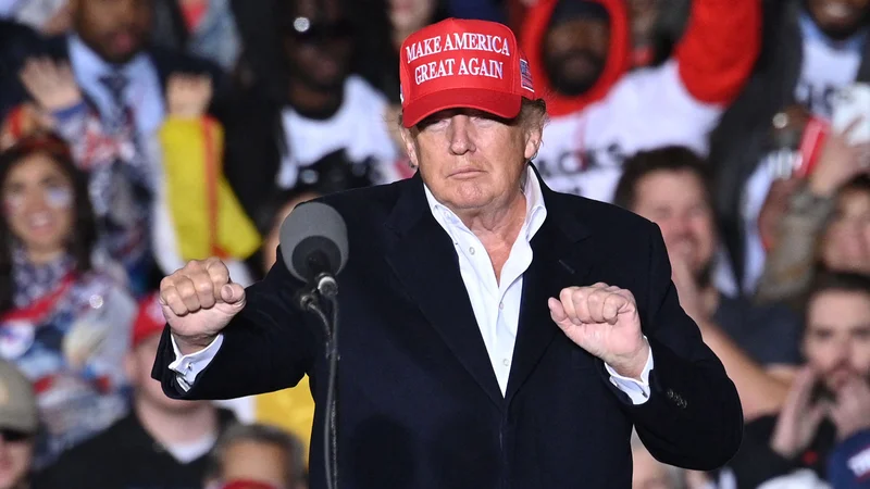 Donald Trump trdi, da ima pravico obdržati zasežene dokumente, vendar po zakonu pripadajo nacionalnemu arhivu.&nbsp;FOTO: Robyn Beck/AFP
