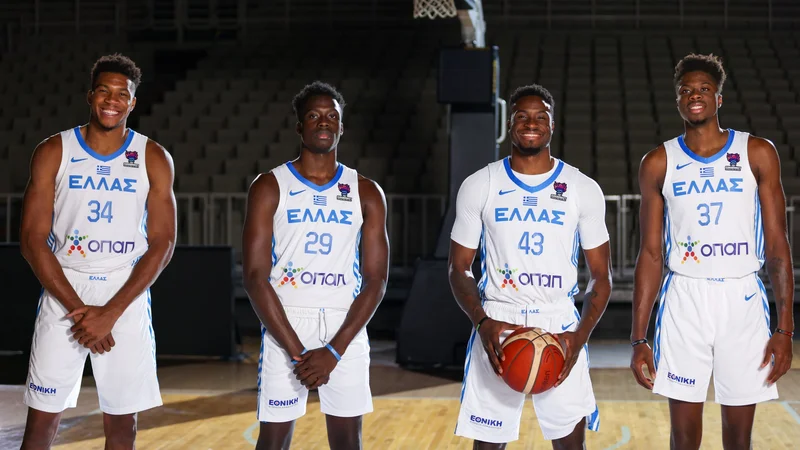 Giannis (34), Alex (29), Thanasis (43) in Kostas (37) Antetokounmpo bodo nekoč skupaj igrali za Grčijo. FOTO: Twitter
