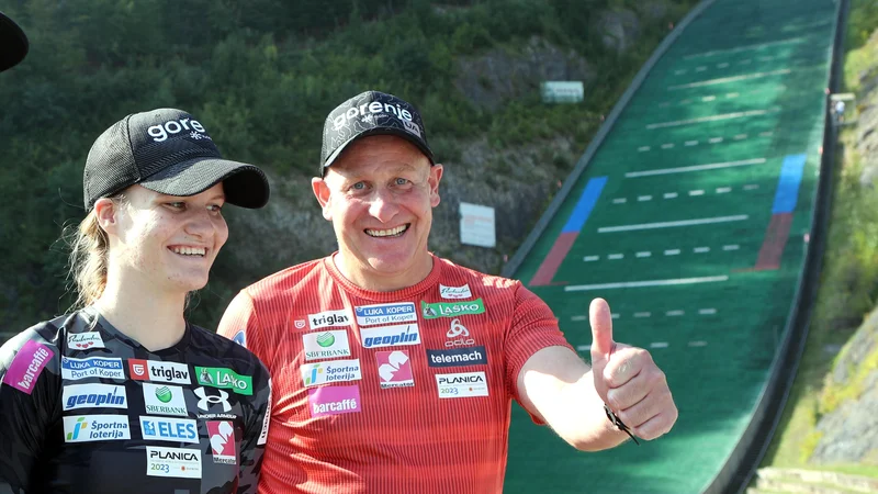 Fotografija: Ema Volavšek si je pod vodstvom Gorana Janusa pritekla skupno zmago v veliki nagradi FIS. FOTO: Marko Feist
