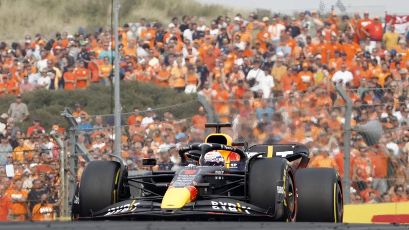 Fotografija: Max Verstappen drvi proti zmagi na VN Nizozemske. FOTO: Yves Herman/Reuters