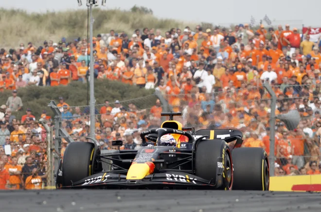 Max Verstappen drvi proti zmagi na VN Nizozemske. FOTO: Yves Herman/Reuters
