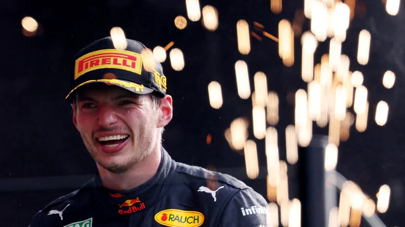 Fotografija: Max Verstappen je poskrbel za nov ognjemet na dirkališču in ob njem. FOTO: Piroschka Van De Wouw/Reuters