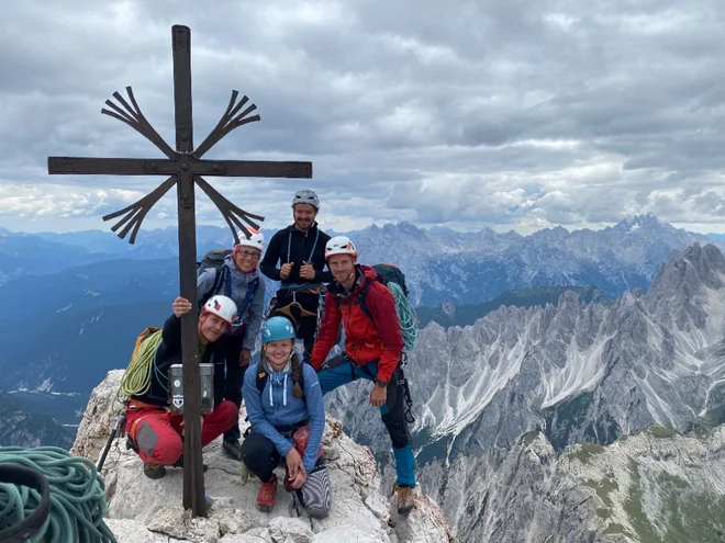 Najvišji vrh je 2999 metrov visoka Cima Grande, ki je radodarna z razgledi. Foto arhiv Čao
