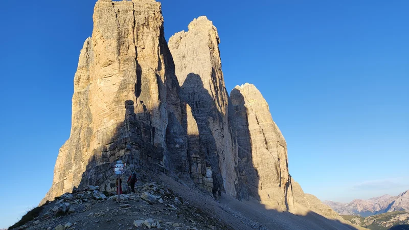 Fotografija: Tre Cime je gora s tremi vrhovi; Malim, Velikim in Zahodnim. Foto Maja Grgič