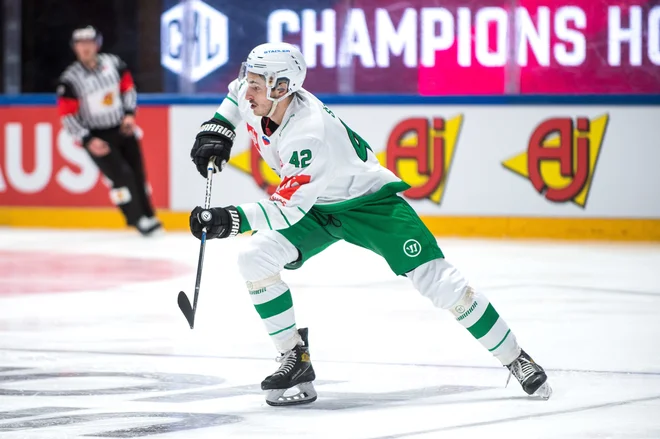 Hokejist Jaka Šturm in soigralci bodo predstavili svoje znanje v Tivoliju. FOTO: Domen Jančič/SŽ Olimpija
