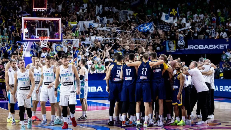 Fotografija: Kisli slovenski obrazi in navdušenje v taboru BiH. FOTO: FIBA