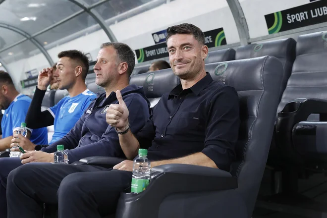 Trener Olimpije Albert Riera je lahko upravičeno zadovoljen ob pogledu na lestvico. FOTO: Leon Vidic
