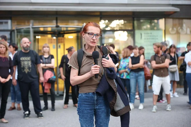 Helena Milinković, presidente da Coordenação dos Sindicatos dos Jornalistas da RTVS, disse que os funcionários da RTV sofrem pressão.  FOTO: Črt Pixi