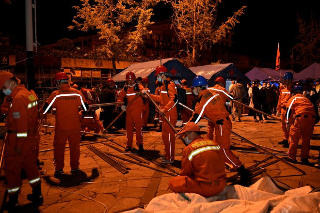Reševalci. FOTO: China Daily via Reuters
