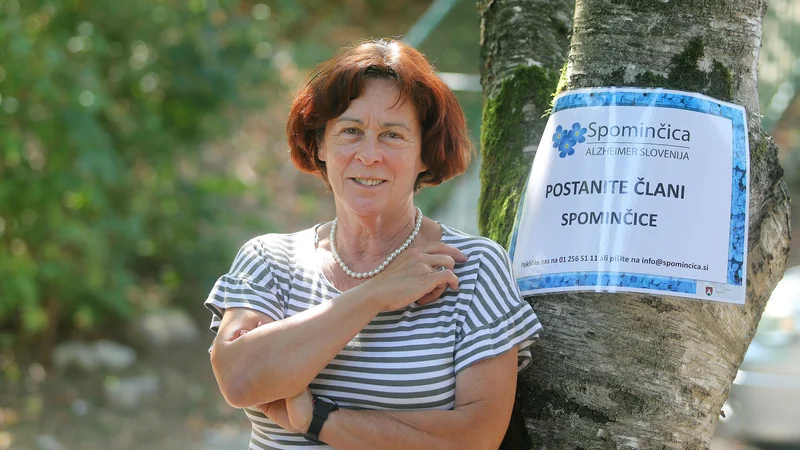 Fotografija: Najpomembneje je, da človek ve, da je najbližji zbolel za demenco, in da pridobi informacije, kako komunicirati oziroma se sporazumevati s tako osebo in kako ob njej živeti, pravi Štefanija L. Zlobec. FOTO: Blaž Samec/Delo