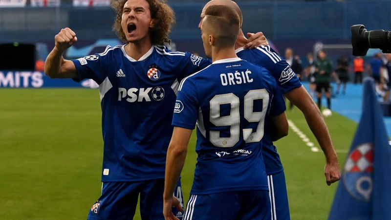 Fotografija: Mislav Oršić proslavlja s soigralci. FOTO: Denis Lovrović/AFP