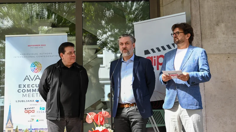 Fotografija: Na odprtju ljubljanske pisarne Avacija, z leve predsednik konfederacije Horacio Maldonado, predsednik ZDSFU Klemen Dvornik in direktor Aipe Gregor Štibernik. FOTO: Nace Hočevar