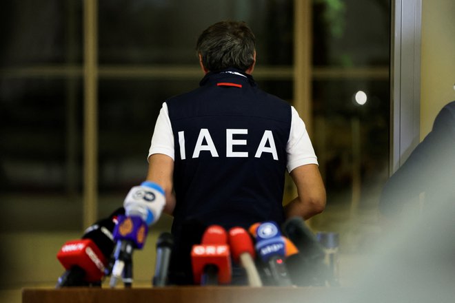 Dva strokovnjaka IAEA naj bi za stalno ostala v nuklearki v Zaporožju. FOTO: Leonhard Foeger/Reuters
