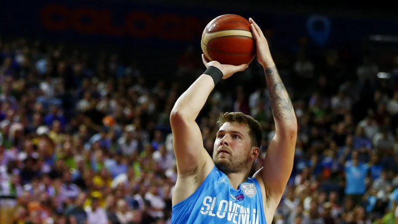 Fotografija: Luka Dončić je v prvem polčasu natresel Francozom neverjetnih 27 točk. FOTO: Thilo Schmuelgen/Reuters
