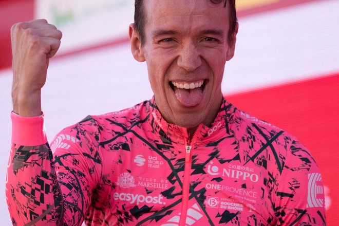 Rigoberto Uran je med najbolj priljubljenimi kolesarji v pelotonu. FOTO: Jorge Guerrero/AFP
