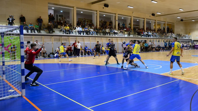 Fotografija: Prvo bitko s Celjani za slovenski superpokal so pred začetkom ligaške sezone v Gornji Radgoni dobili Velenjčani. FOTO: Slavko Kolar/RK Celje Pivovarna Laško
