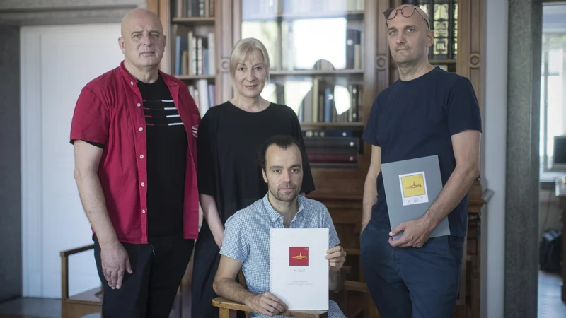 Fotografija: »Skozi kulturalizacijo vesolja raziskujemo, kako človeško ukvarjanje z vesoljem vpliva na družbo, ekonomijo in politiko,« so poudarili Dragan Živadinov, Miha Turšič, Dunja Zupančič
in Blaž Šef. FOTO: Jure Eržen