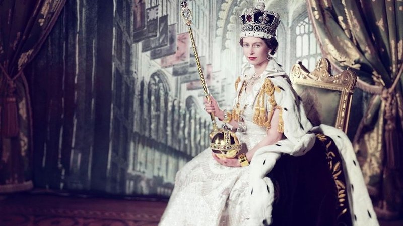 Fotografija: Kraljičin uradni portret s kronanja. FOTO: Royal.UK

