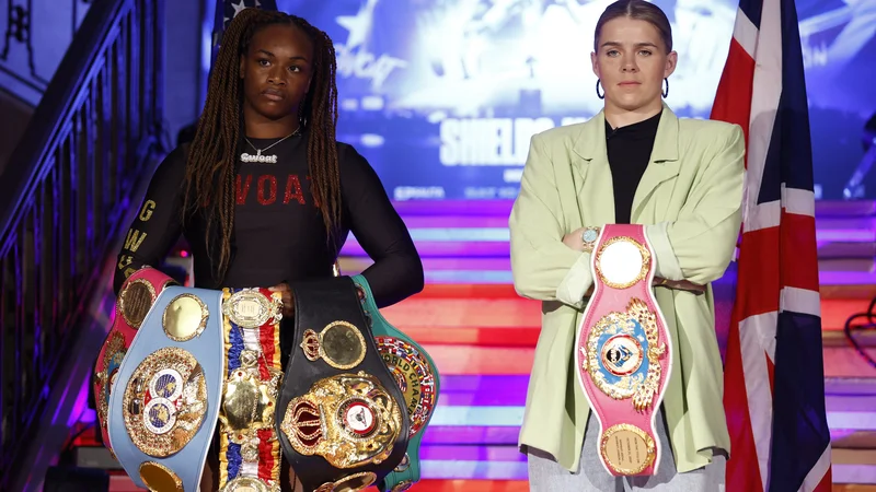 Fotografija: Claressa Shields in Savannah Marshall napovedujeta spektakularen dvoboj. FOTO: Peter Cziborra/Reuters