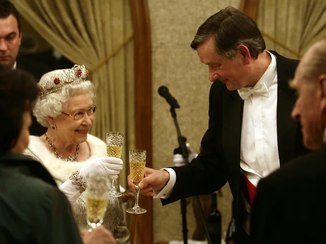 Slovenci so tedaj v veliki meri komentirali, da je britanska kraljica najpomembnejša monarhinja našega časa. FOTO: Reuters
