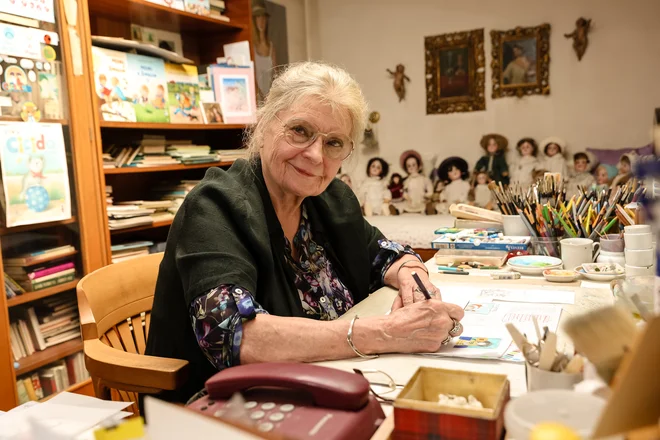 Zavedam se telesne starosti, a v svojem jedru sem še vedno ista punčka, kot sem bila, pravi nepozabna ilustratorka Jelka Reichman. FOTO: Črt Piksi
