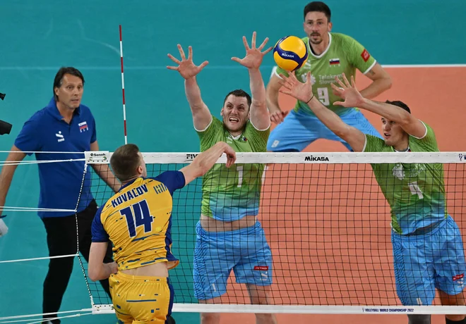 Gheorghe Cretu verjame v slovenske fante.  FOTO: Joe Klamar/ AFP
