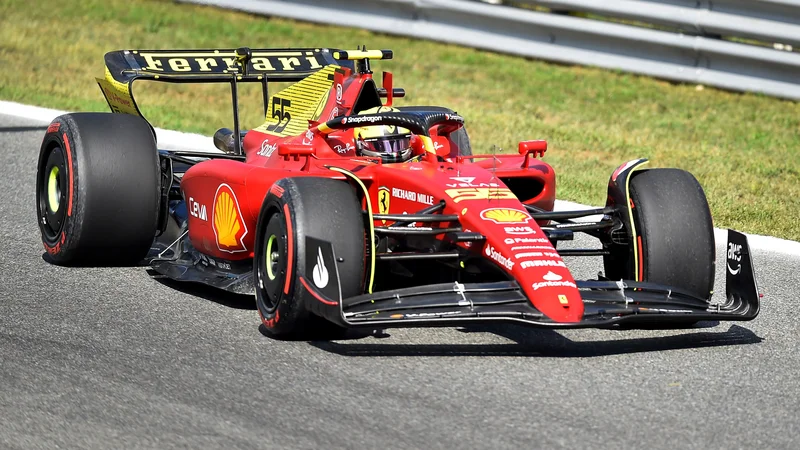Fotografija: Carlos Sainz je bil danes najhitrejši v Monzi. FOTO: Massimo Pinca/Reuters