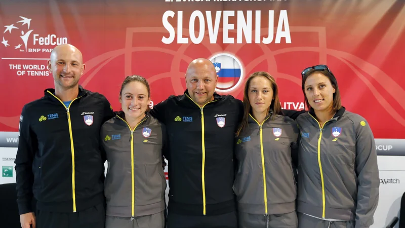 Fotografija: Tamara Zidanšek, Kaja Juvan in Andreja Klepač na skupni novinarski konferenci leta 2017. FOTO: Matej Družnik/Delo