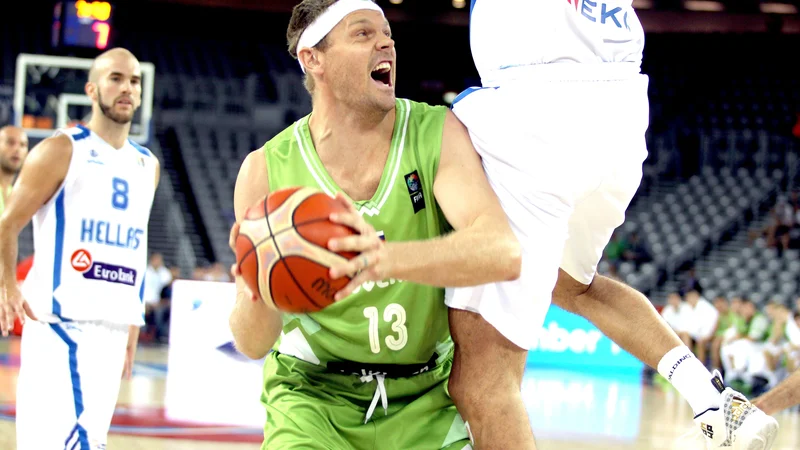 Fotografija: Miha Zupan je nekoč blestel v majici Olimpije, zdaj se je zavihtel na vrh sveta z izbrano vrsto gluhih. FOTO: Roman Šipić