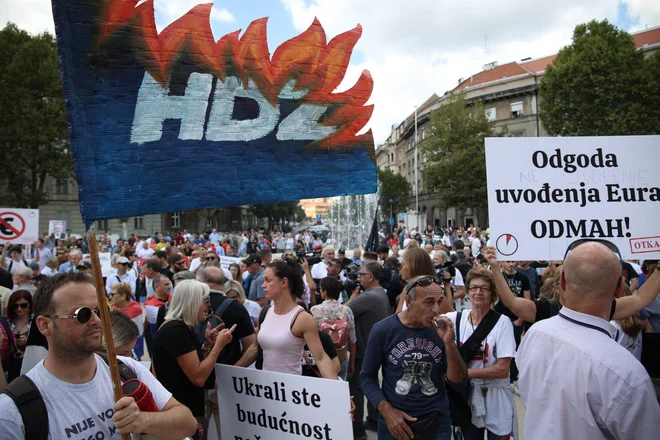 Prireditelji so pričakovali več ljudi, vendar je tudi nekaj tisoč zbranih v Zagrebu poslalo vladajoči eliti jasno sporočilo. FOTO: Dragan Matić/Cropix