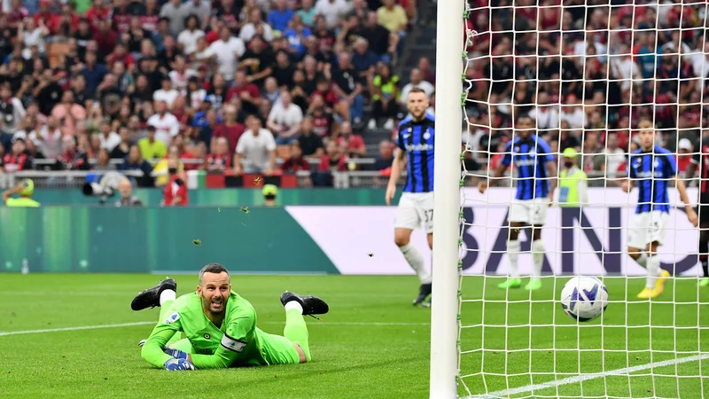 Fotografija: Samir Handanović je v prejšnjem kolu prejel tri gole na derbiju z Milanom, tokrat pa je neprodušno zaprl svoja vrata. Foto Isabella Bonotto/AFP
