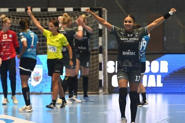 Liza Omoregie je dosegla tri gole in bila izključena. FOTO: EHF
