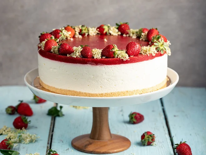 Slavju običajno pritiče torta. FOTO: Midva Kuhava
