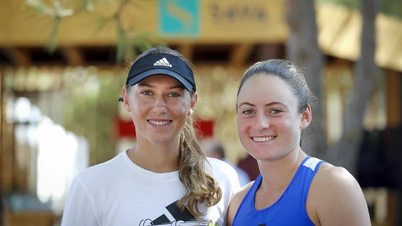 Fotografija: Prvi dan turnirja v Portorožu se bodo predstavile štiri Slovenke, med njimi bosta tudi Kaja Juvan (levo) in Tamara Zidanšek. FOTO: Matej Družnik/Delo